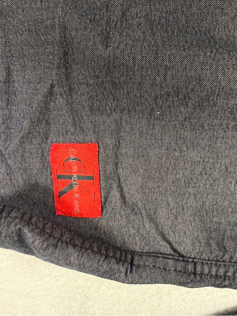 Calvin Klein Jeans Chambray Button Down Shirt Men’s S Dark Wash Utility Workwear - Picture 4 of 6